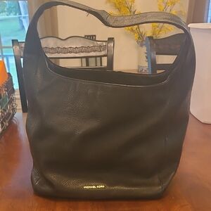 Michael Kors Black Hobo Bag Sleek Leather Design